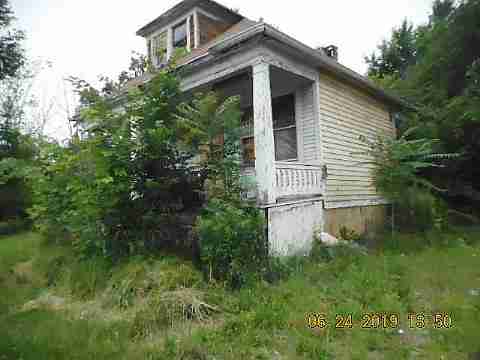 2075 Burnside (6)_m.jpg